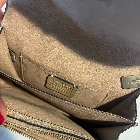 Coach Tan and Cream Crossbody Bag with Chain Detail - Picture 3 of 4